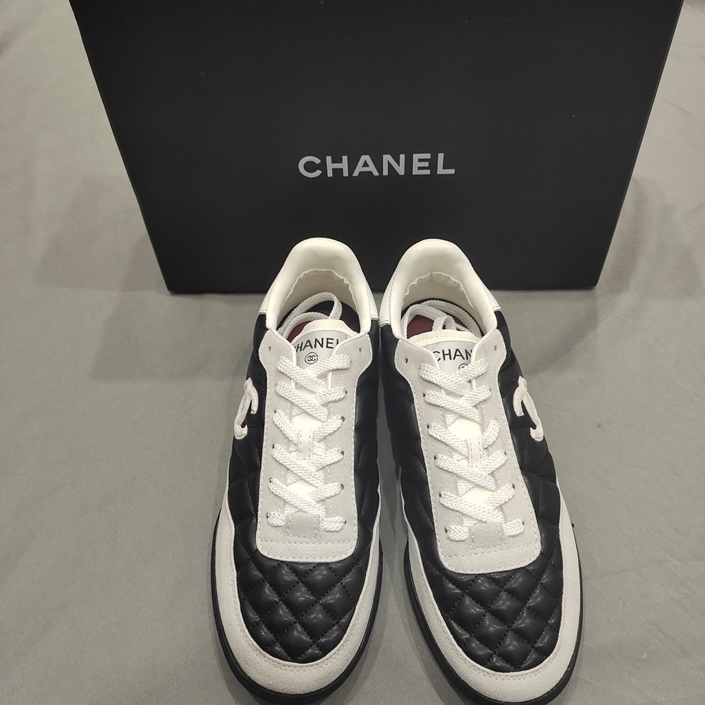 Chanel round-toe casual shoes